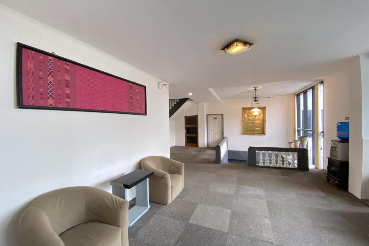 Hotel Ananda Syariah Redpartner บูกิตติงกี ภายนอก รูปภาพ